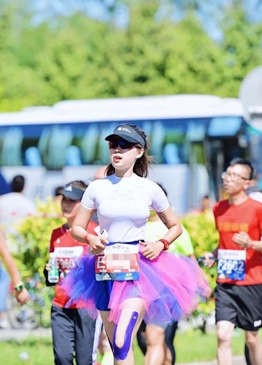 美国KTTAPE专业贴扎师入驻来跑吧奥森运动服务中心