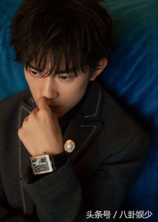 芭莎慈善夜王俊凯,芭莎慈善夜王俊凯易烊千玺蔡徐坤