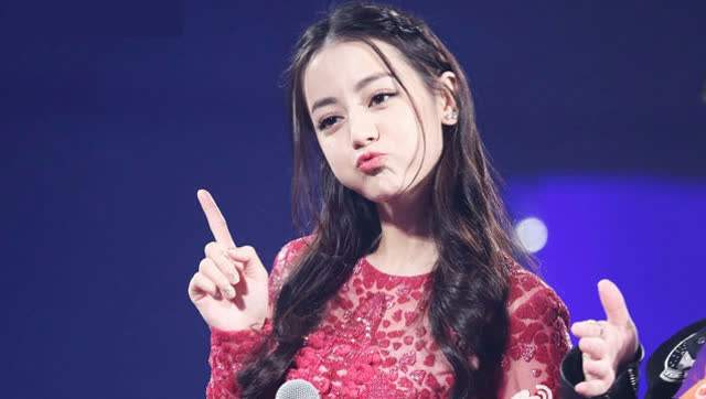 迪丽热巴当选第12届金鹰女神,迪丽热巴第13届金鹰晚会礼服造型