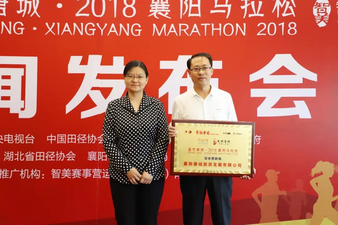 祥云衬托，卧龙环绕，襄马奖牌C位出道