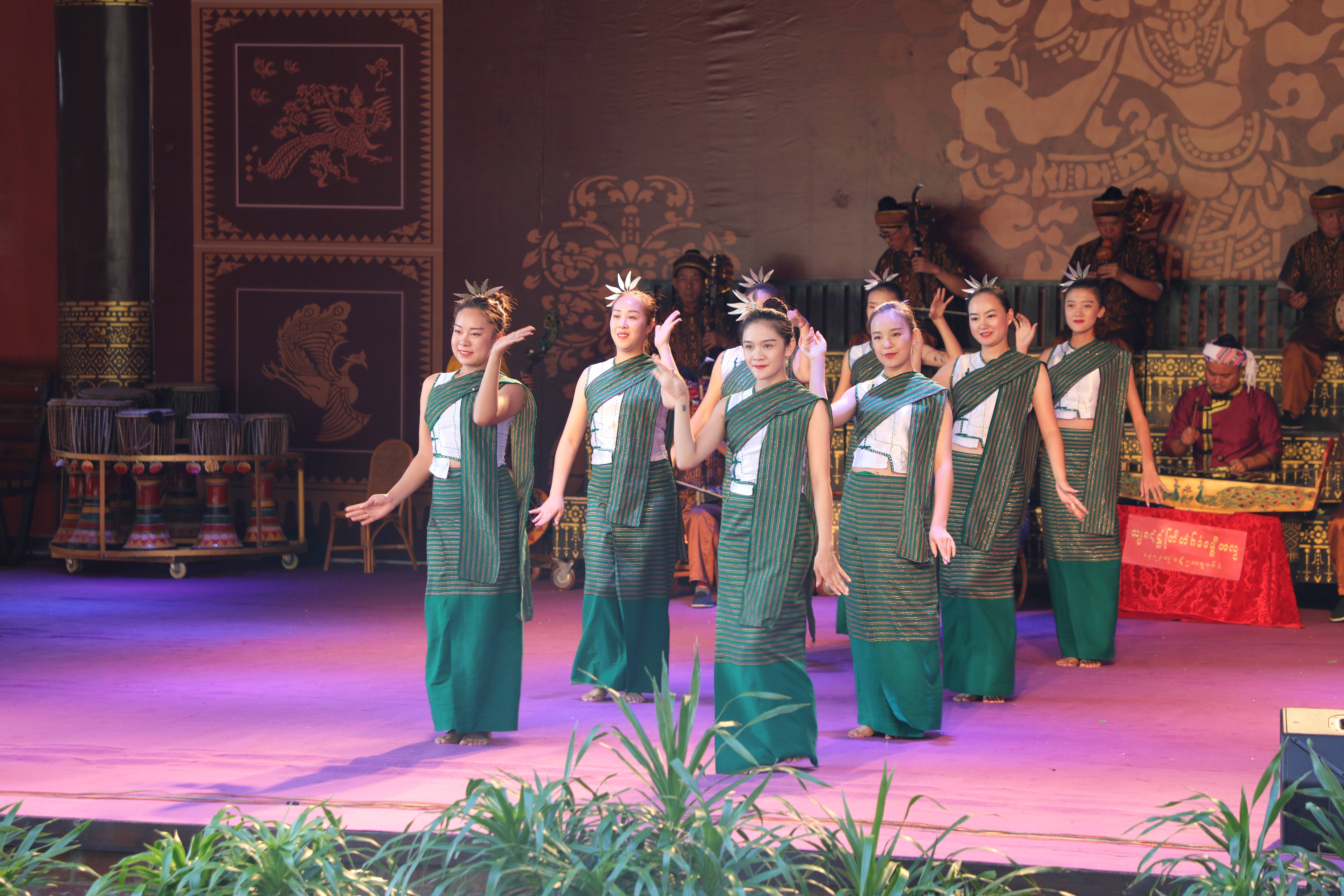 光唱歌就能给村里分红,曾祭人头的神秘佤族,走进你不知道的云南