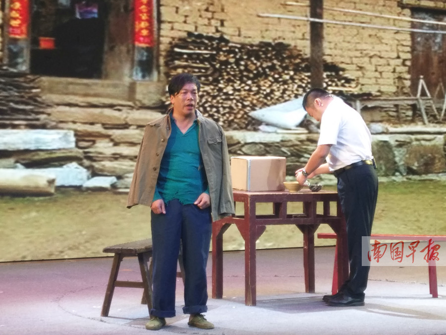 广西小品杨建伟扶贫完整版,广西杨建伟懒汉脱贫