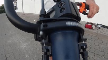 bmx小轮车车座调最高可以坐着骑吗,bmx小轮车车座怎么是斜的