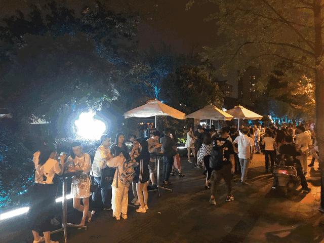 成都凌晨2点还在排队的贰麻酒馆，终于带着大熊猫来南昌了！