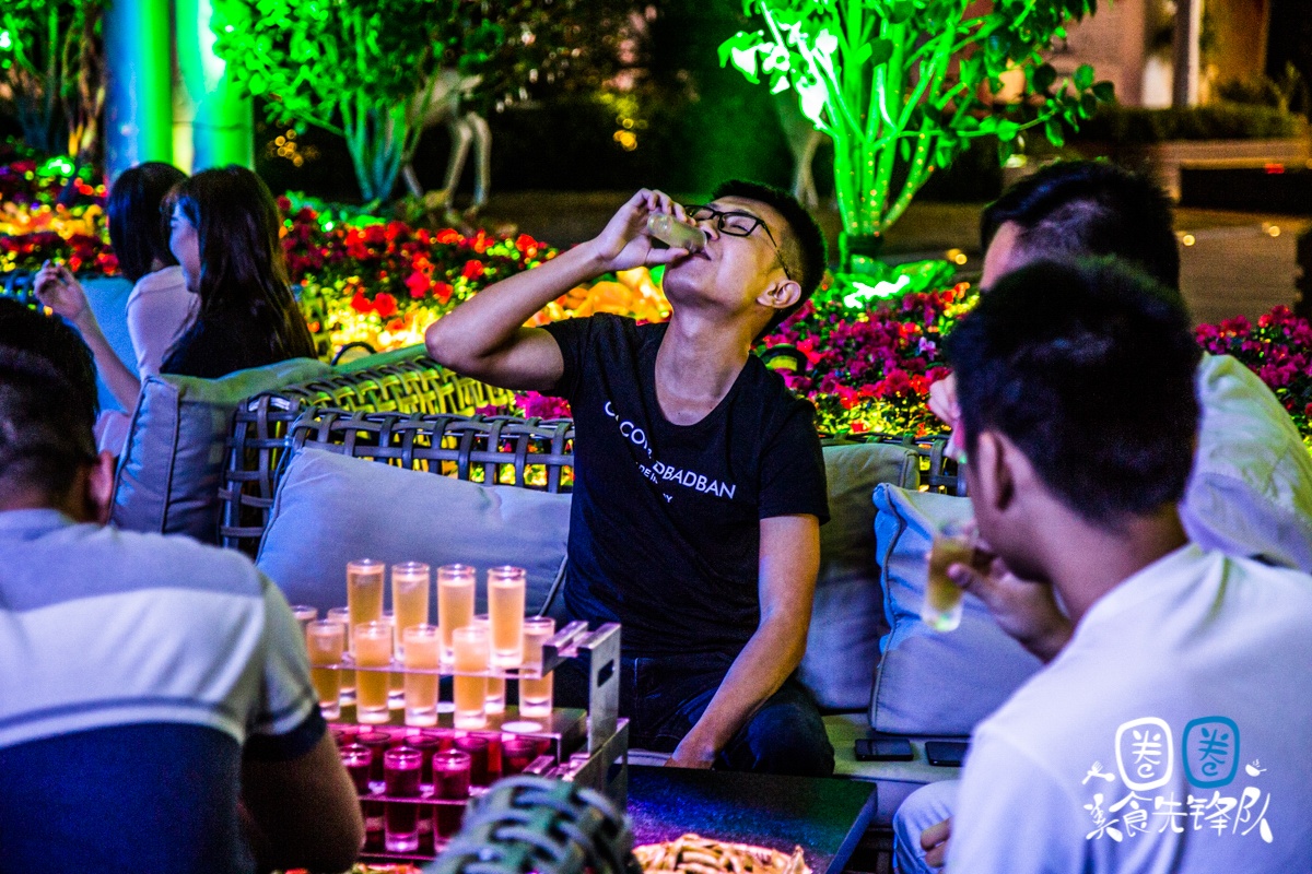 成都凌晨2点还在排队的贰麻酒馆，终于带着大熊猫来南昌了！
