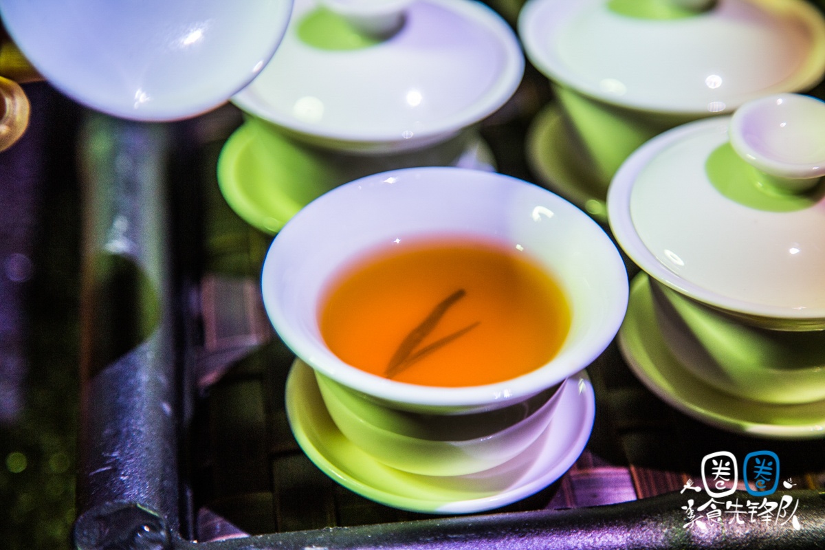 成都凌晨2点还在排队的贰麻酒馆，终于带着大熊猫来南昌了！