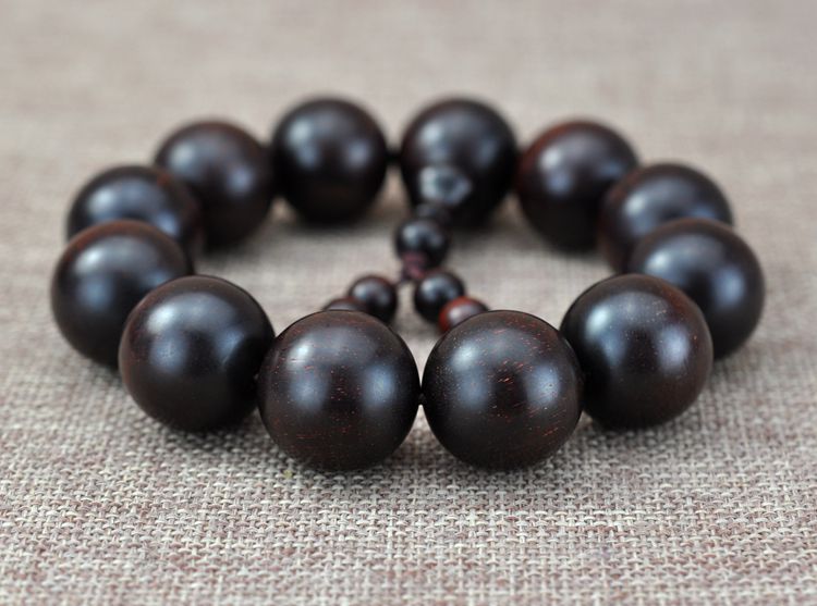 小叶紫檀手串佩戴不宜去哪些地方,佩戴小叶紫檀的三不宜