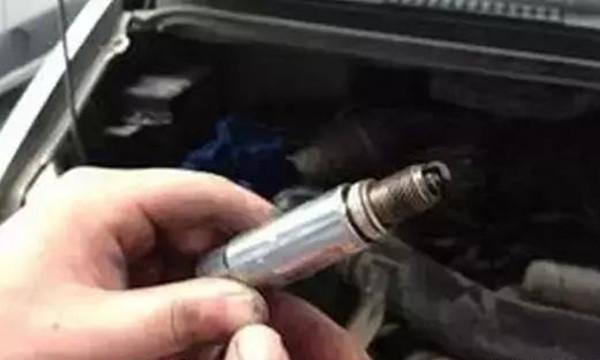 自动挡电瓶没电打不着火怎么办,自动挡车电瓶没电了应该怎样推