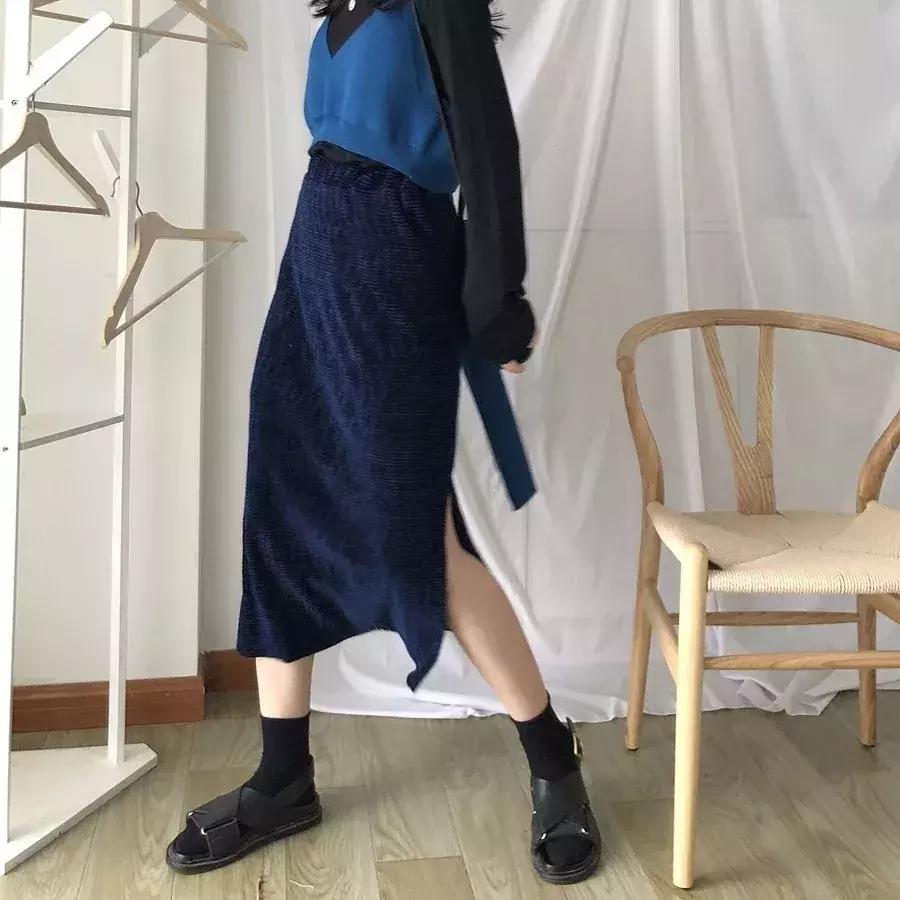 今年流行丝绒单品,冬季丝绒单品搭配