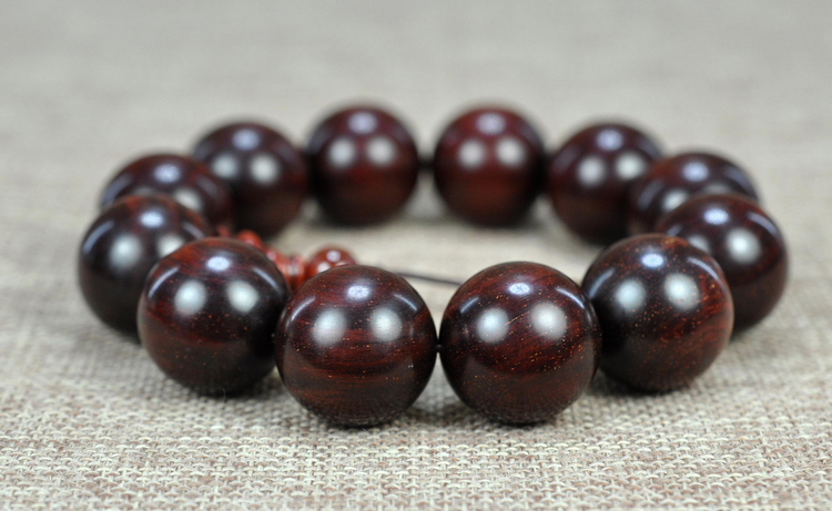 小叶紫檀可以上油盘玩吗,小叶紫檀商家发货为什么要上油