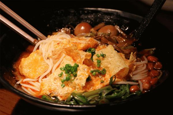 没什么可以阻挡我对螺蛳粉的向往,对螺蛳粉的热爱只有零次和无数次