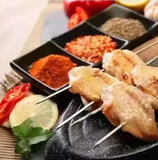 秋冬转凉吃啥?三个丑皮匠带你从上海吃到东南亚,这家烧烤不简单