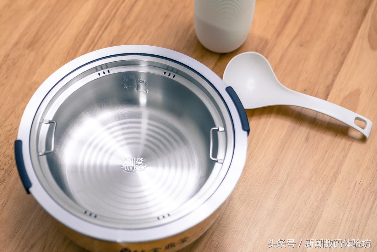 美的电饭煲与一般电饭锅区别,你见过可以把饭倒出来的电饭煲吗