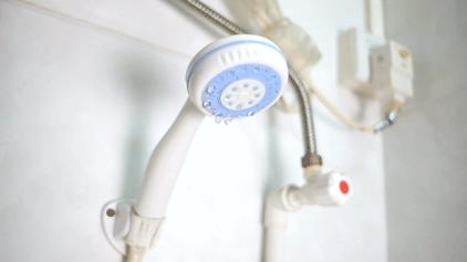 洗热水澡皮肤痒要怎么办,洗完澡身体异常发痒是荨麻疹吗