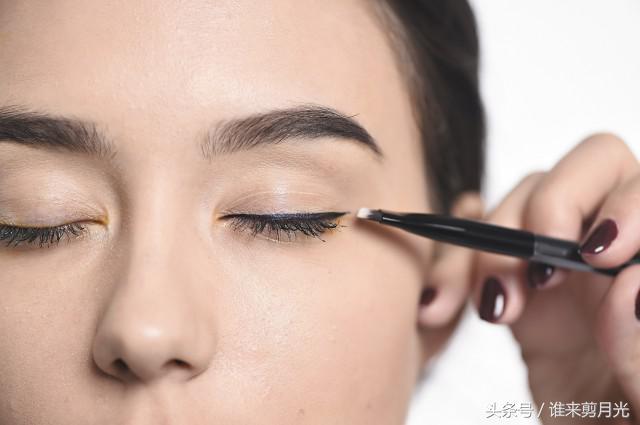 一只内双一只外双的眼睛怎么解决,一个内双一个外双眼妆教程