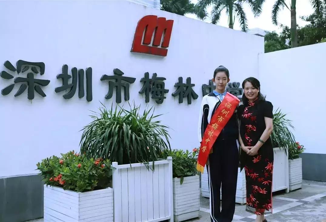 16岁深圳高二女生惊艳国际T台！她还是学霸，照拿奖学金