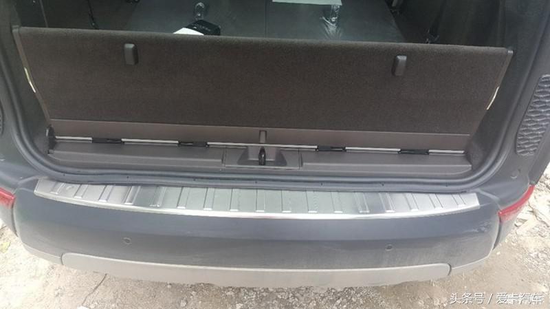 蓝色路虎发现5提车作业,路虎发现5新车提车细节