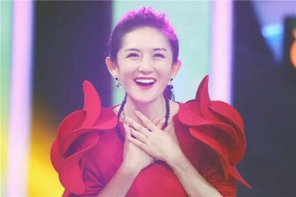 谢娜应采儿怒谈遭遇娱乐圈*规则潜**，机智化解烧裆解恨