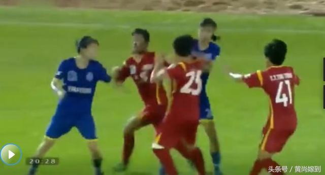 足球场上群殴,女足冲突名场面