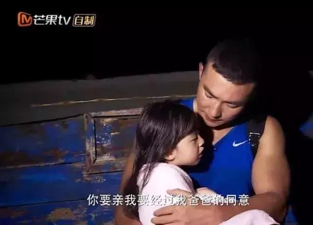 “从小就耍流氓？”小男孩在幼儿园亲小女孩，双方妈妈吵翻了！