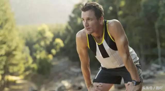 跑步嗓子干恶心是怎么回事,跑步嗓子像火烧一样喘不过气