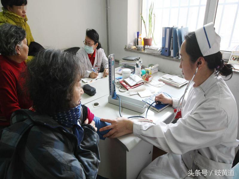 绝经后出血如何判断是不是癌症,绝经后出血就是妇科癌症吗