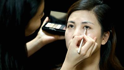 世上没有丑女人抖音,世界上没有丑女人化妆的视频