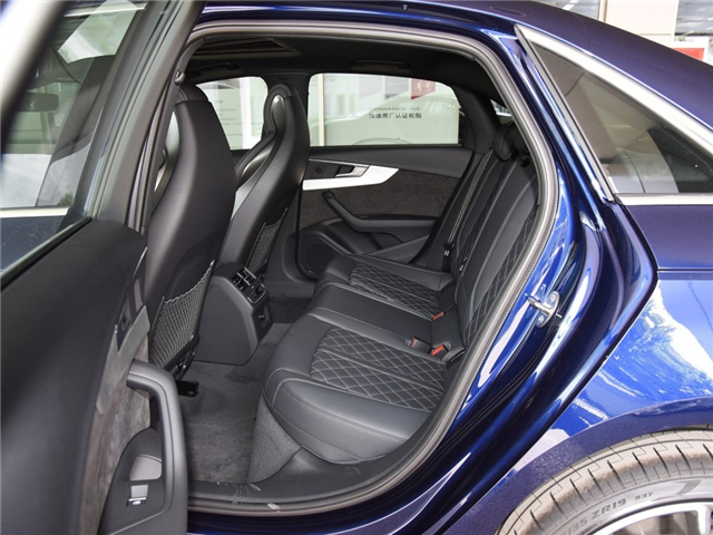 奥迪a43.0四驱quattro有多强,5.9秒破百的奥迪a4