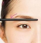 手一抖眉型就毁了？教你几招，新手也能修出“黄金比例眉”