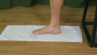 跑步时脚是外八字怎么纠正,膝盖内扣脚外八字跑步