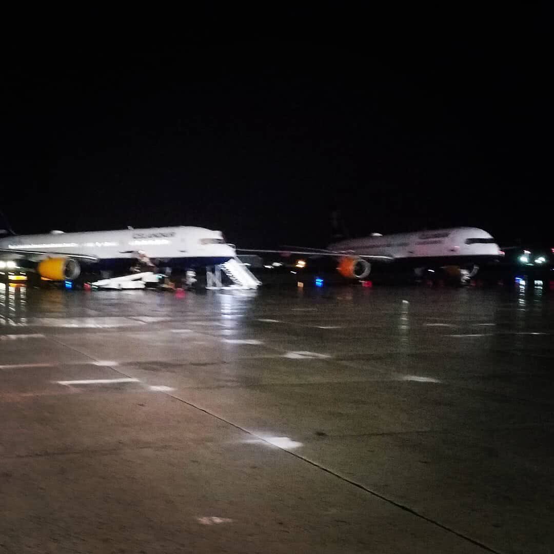 冰岛1:0加拿大视频,民航客机玻璃碎裂的时候