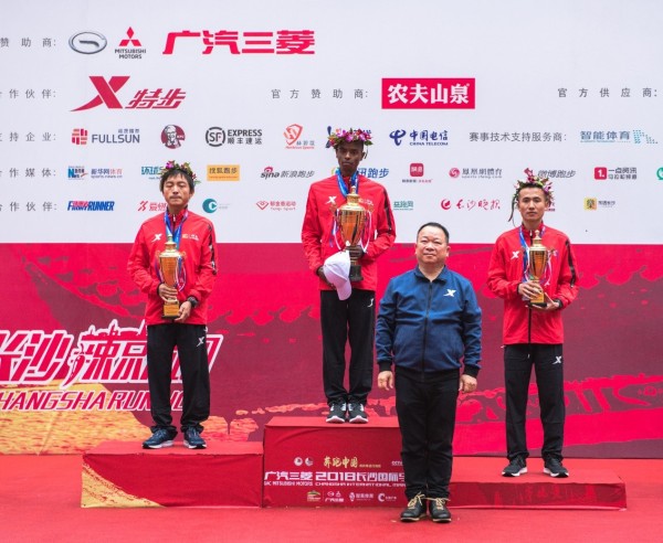 广汽三菱奕歌雪地越野视频,广汽三菱奕歌2021