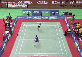 打羽毛球被动球打不到后场怎么办,羽毛球正手后场被动处理