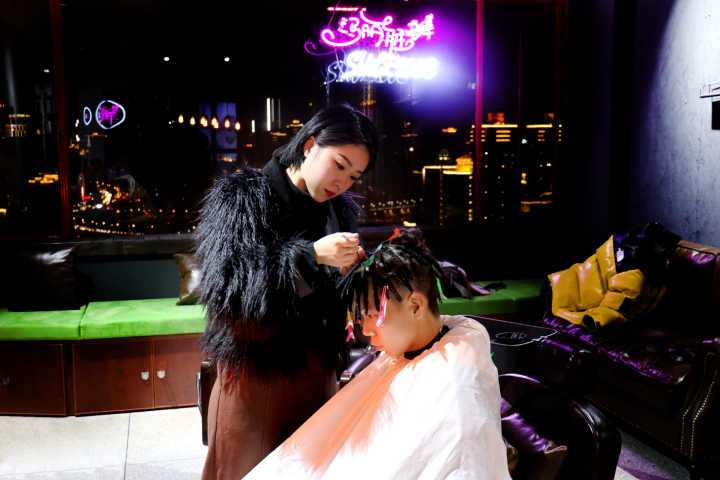 成都脏辫一般多少钱,学编脏辫挣钱吗