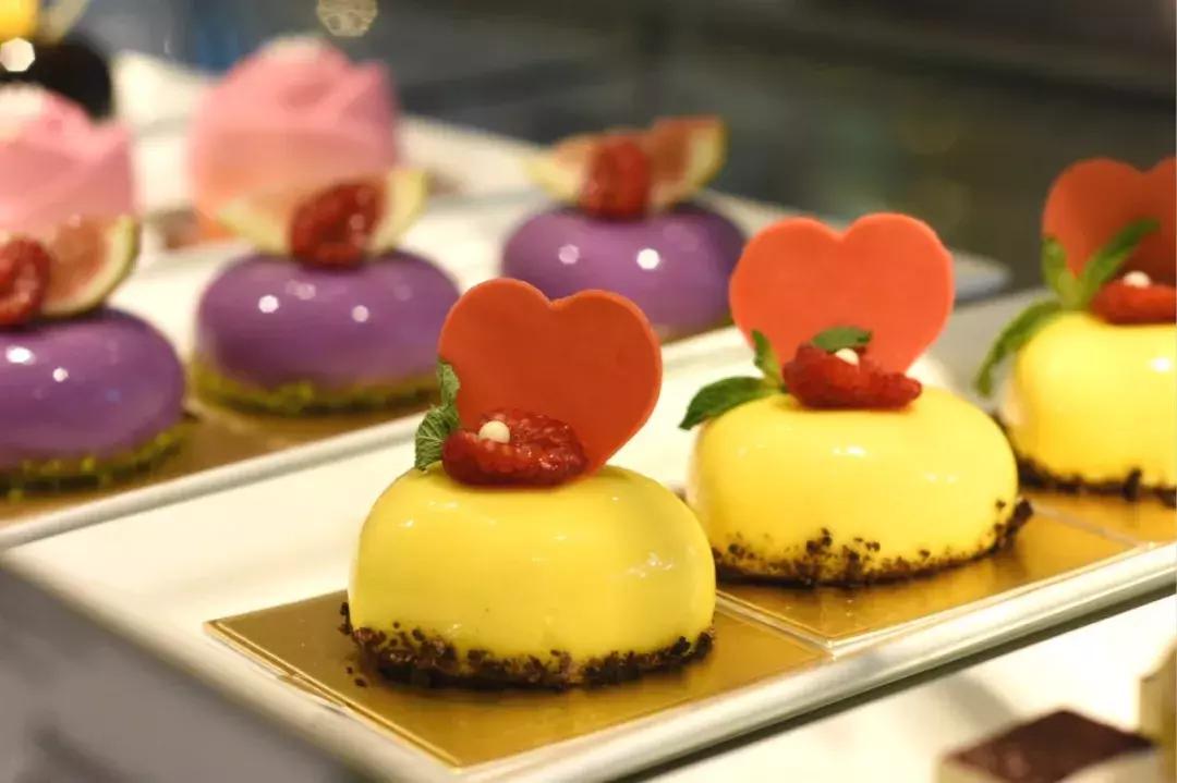 周末畅刷法国生蚝！招牌西班牙海鲜饭、珍稀火腿天天有！