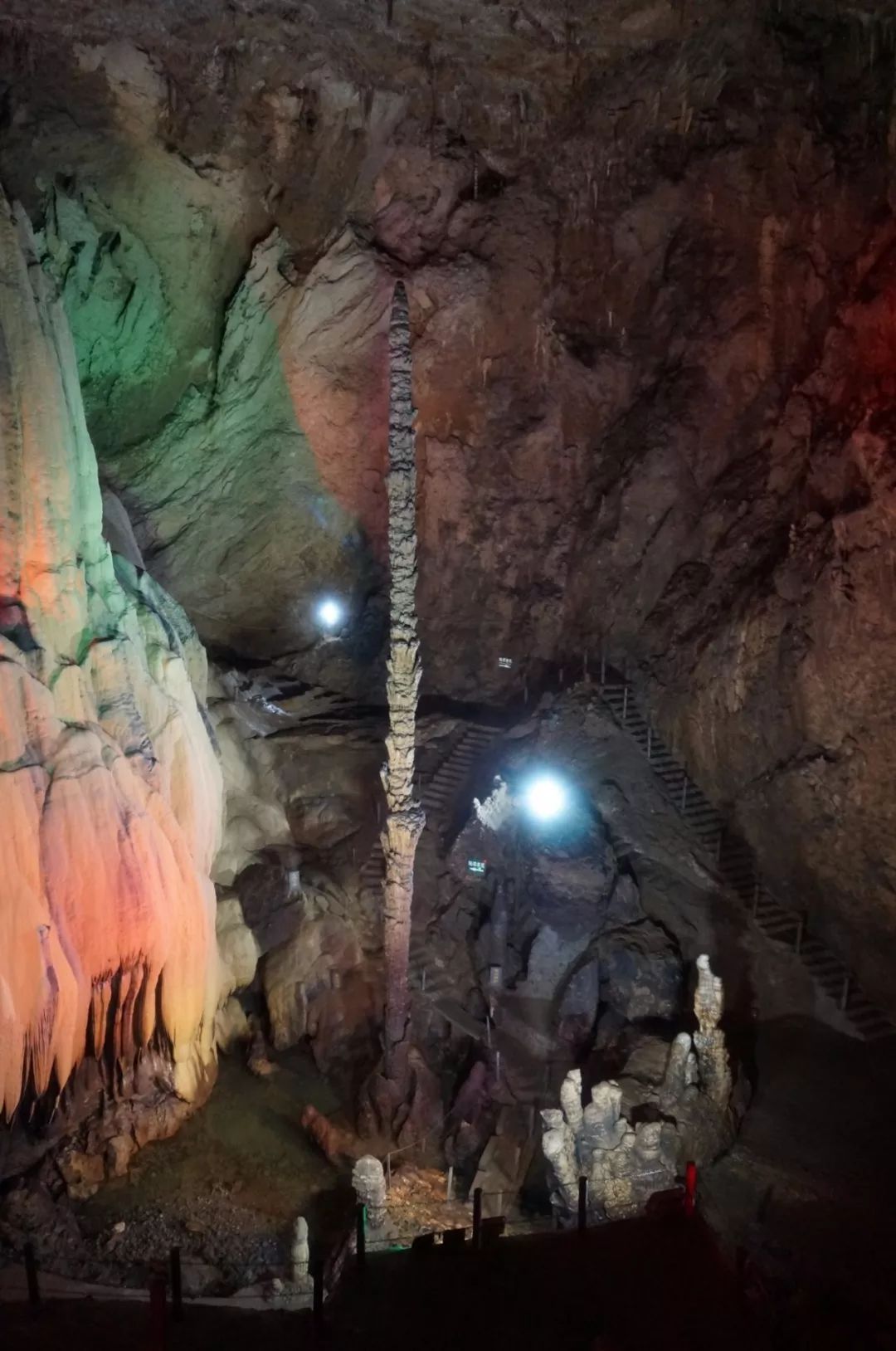 走起，去重庆万州西游洞看现实版的“定海神针”