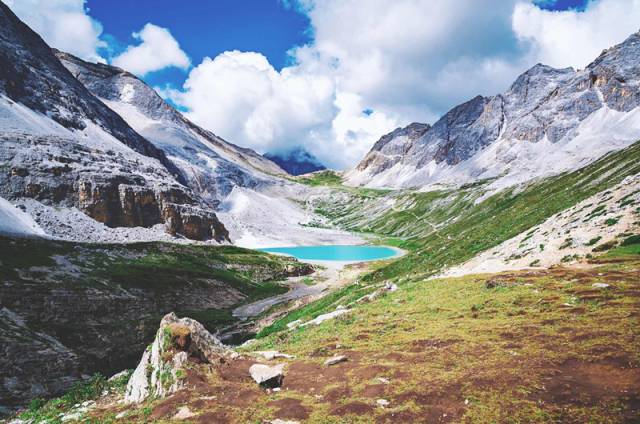 稻城亚丁旅游攻略 (西藏稻城亚丁美景)