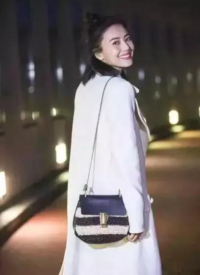 2019最减龄发型中短发ins,五款不挑脸型的发型ins短发