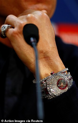 现场观战的c罗戴的什么表,c罗出席发布会