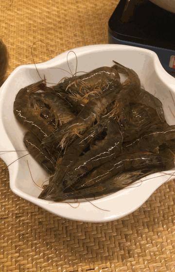 昆明闹市这家12年老店，独创傣式火锅一年只卖89天，大闸蟹涮着吃