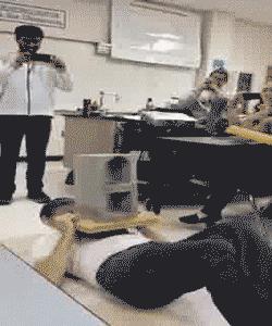 搞笑gif动图包你一天都开开心心的,搞笑gif趣图这一下太猝不及防了