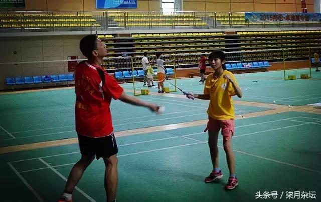 如何提高羽毛球击球速度,羽毛球如何提高挥拍速度