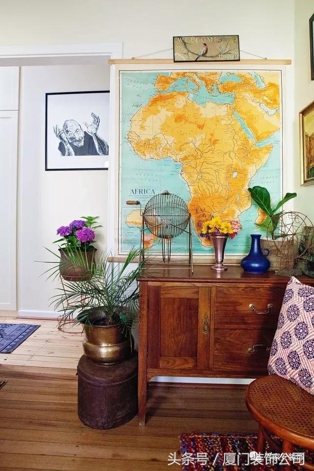 白墙看着不喜欢但又不想贴壁纸墙布？这些办法省钱省空间又美观！