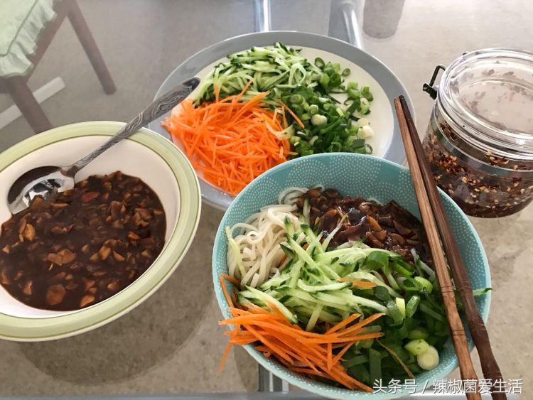 澳洲妈妈吃中国美食,一个妈妈在澳洲给孩子做饭