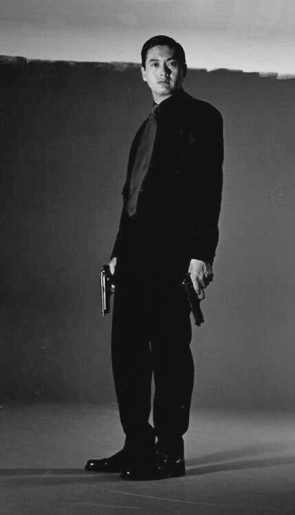 无双电影小马哥,小马哥周润发电影英雄本色动图