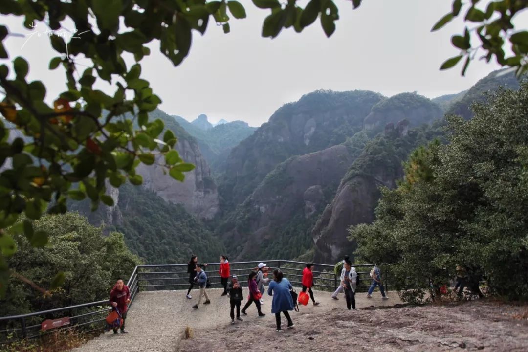 没有人来人往的城市,没有人山人海的地方