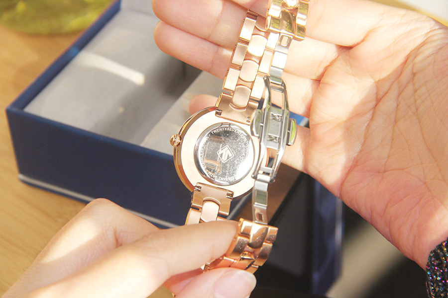 小姐姐体验沃尔沃xc90,twentyseventeen手表水鬼