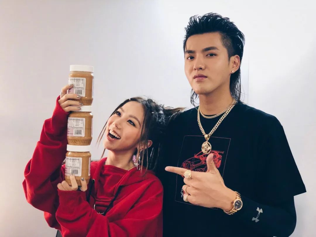 邓紫棋同款蛇形戒指,戒指不能戴太满