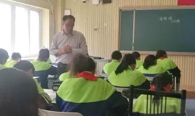 组团帮扶共进步名师引领促成长,精准发力培育教学名师