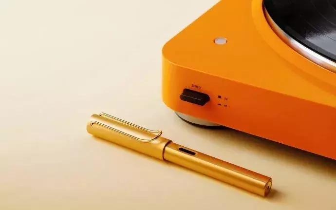 lamy凌美钢笔皮卡丘限量版,lamy钢笔国外包装